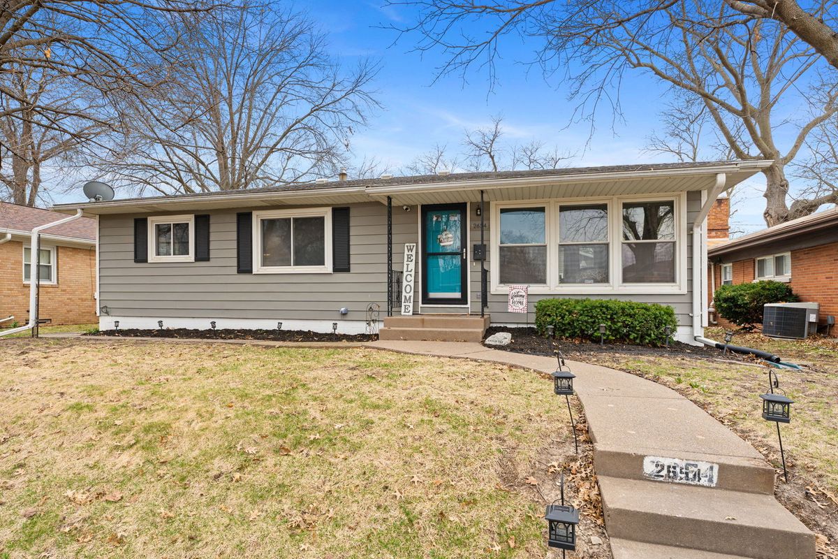 2654 Fillmore Lane, Davenport, IA 52804