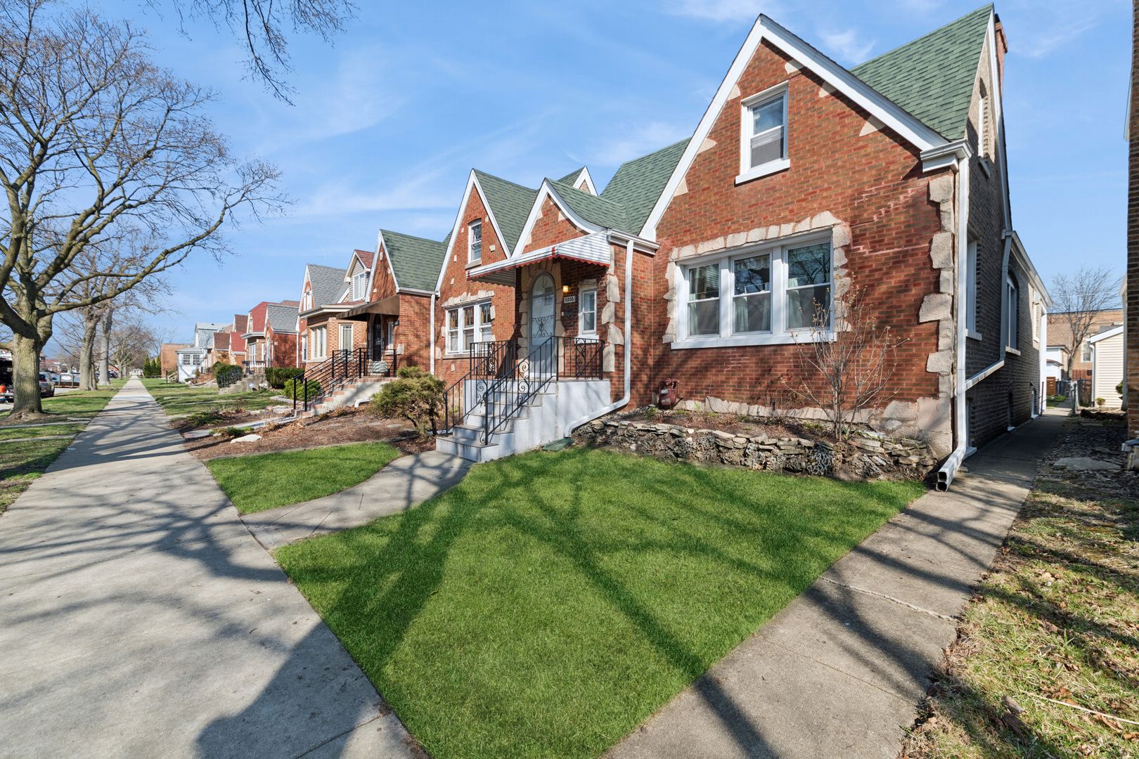 5806 W Wilson Avenue — Chicago, IL 60630