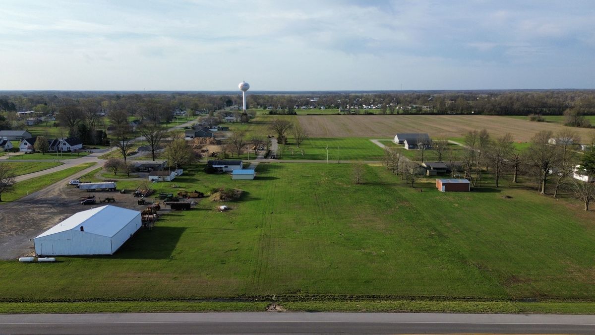 000 W 12th Street, Flora, IL 62839