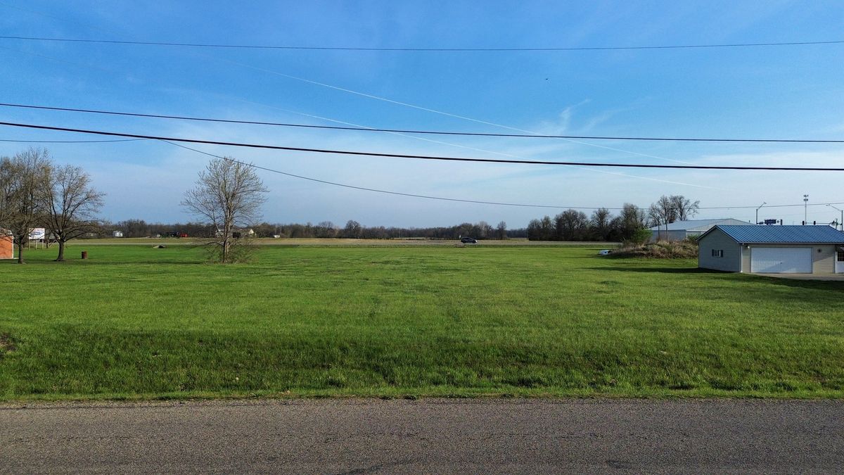 000 W 12th Street, Flora, IL 62839