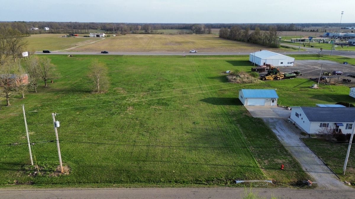 000 W 12th Street, Flora, IL 62839