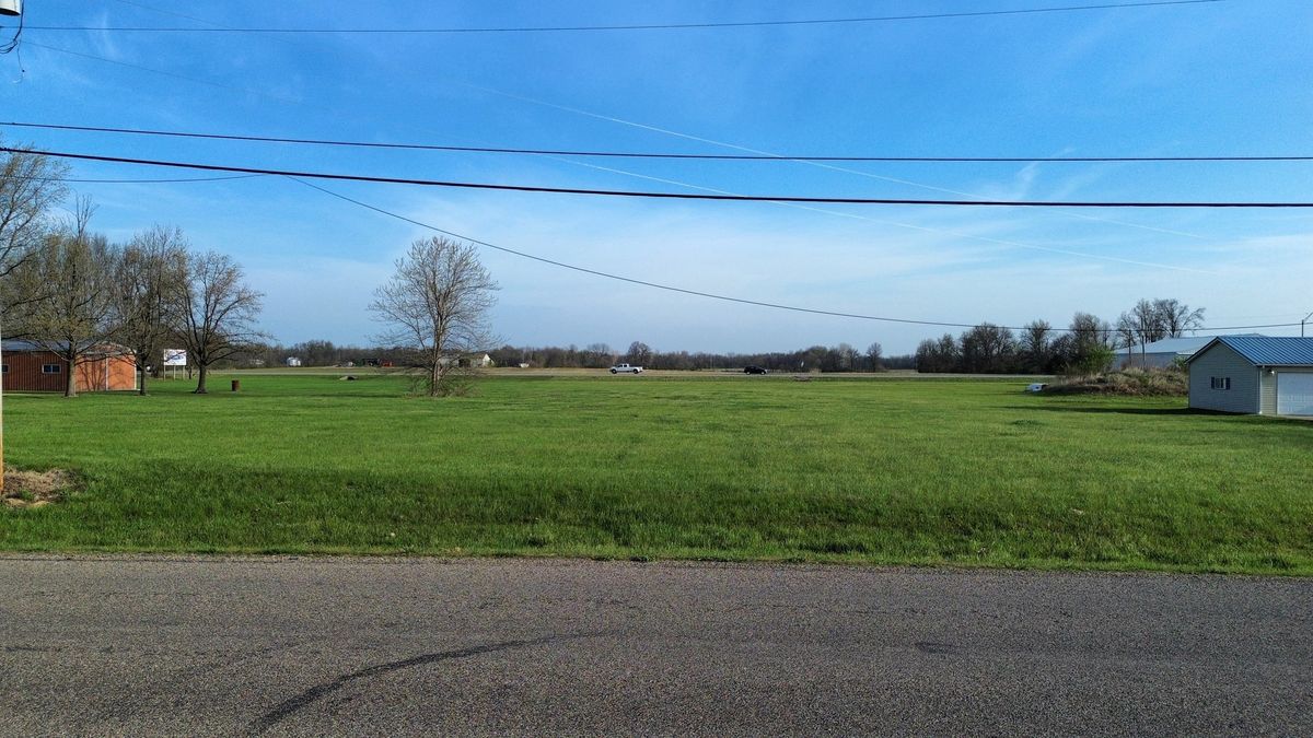 000 W 12th Street, Flora, IL 62839