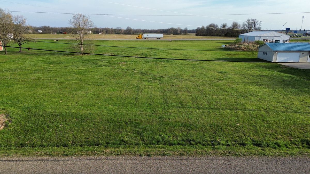 000 W 12th Street, Flora, IL 62839