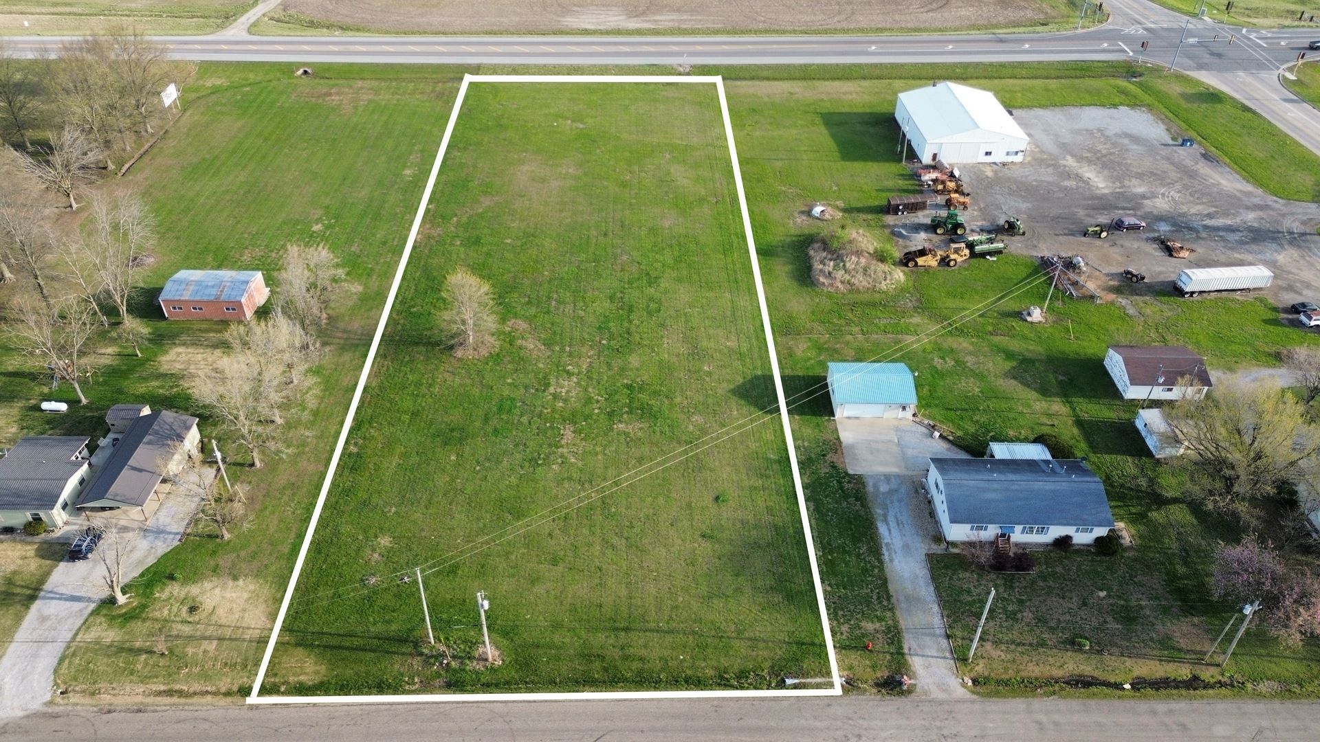 000 W 12th Street — Flora, IL 62839