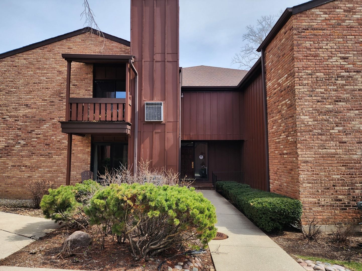 1S055 Spring Road #2D — Oakbrook Terrace, IL 60181