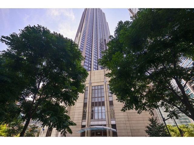 512 MCCLURG Court, Chicago, IL 60611