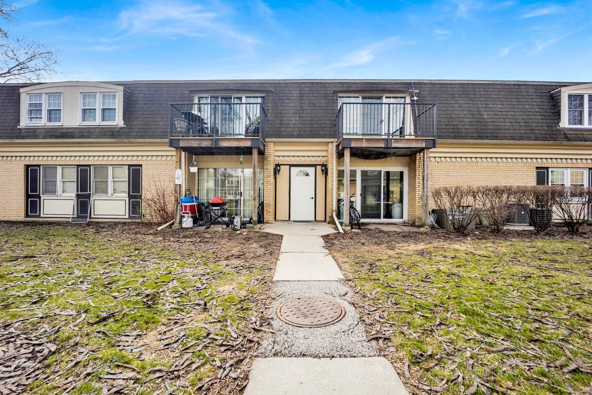 1145 Pleasant Run Drive, Wheeling, IL 60090