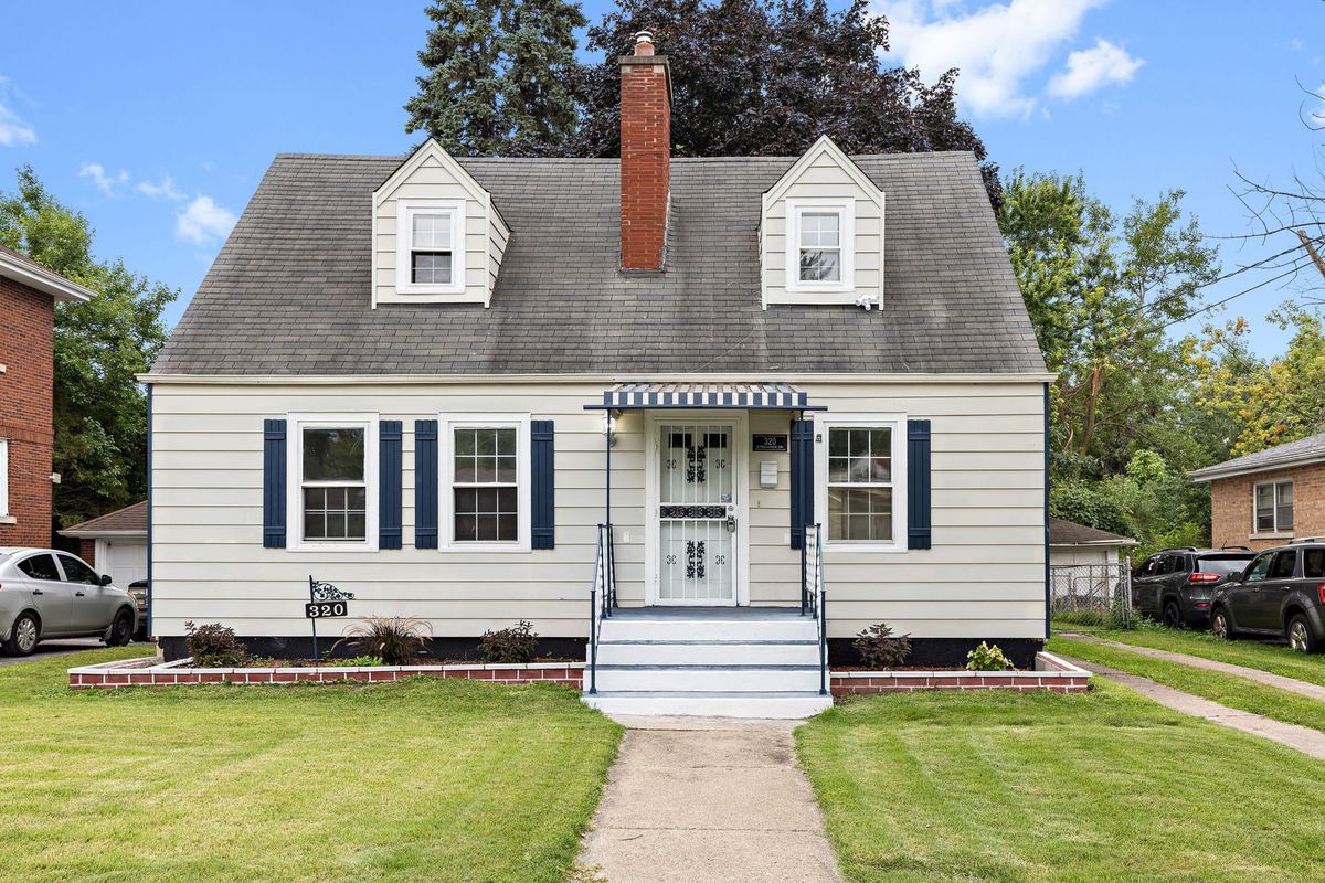 320 Streamside Drive, Harvey, IL 60426