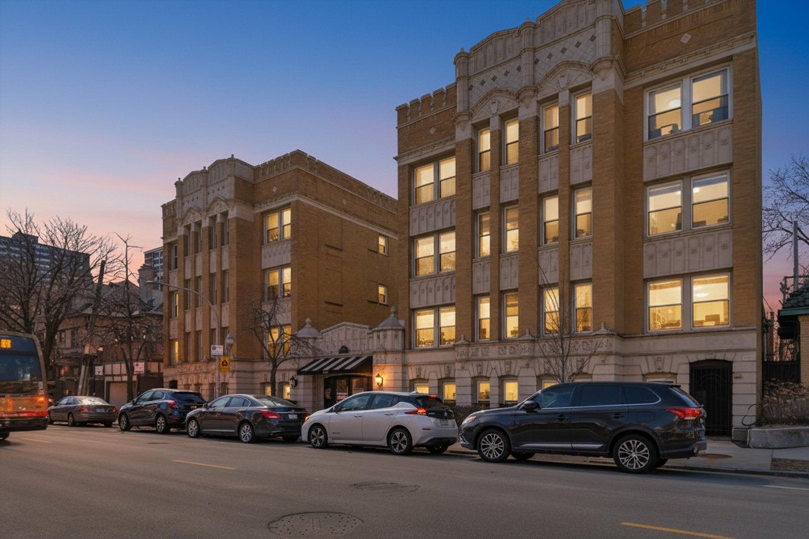 4240 N Clarendon Avenue #209N — Chicago, IL 60613