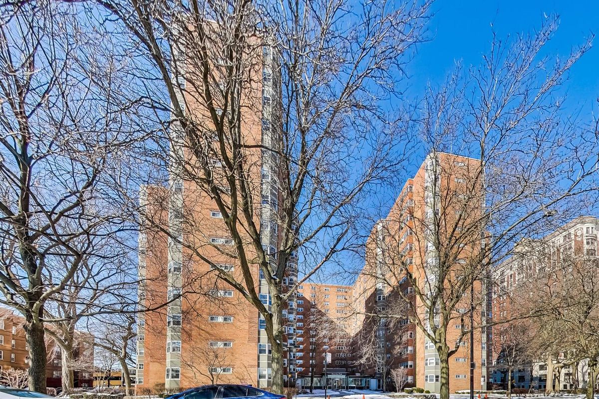 4980 Marine Drive, Chicago, IL 60640