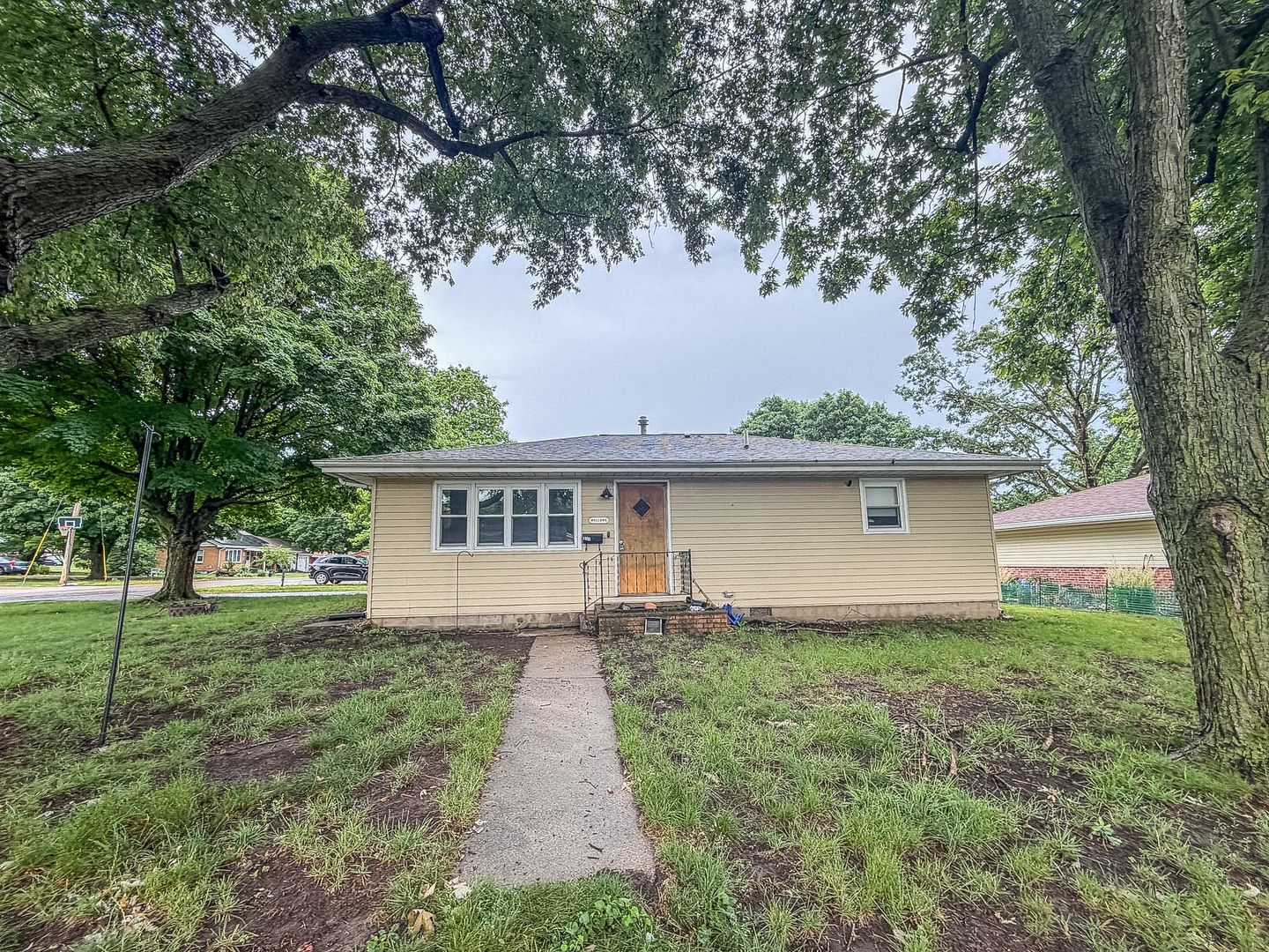 811 N East Street — Leroy, IL 61752