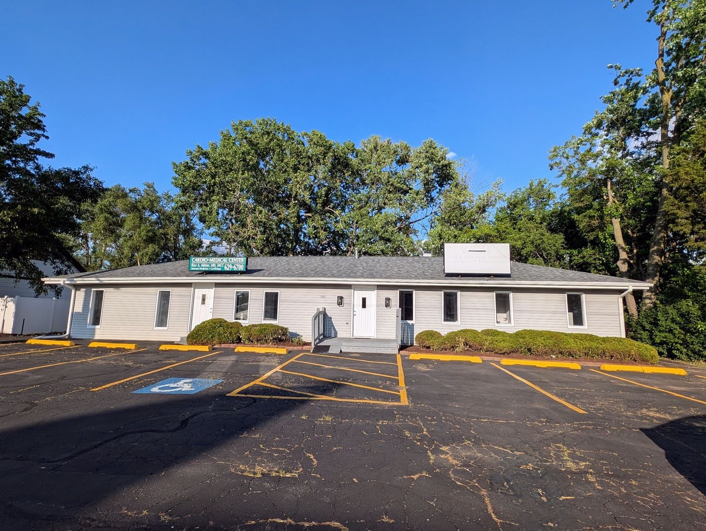 1S085 Summit Avenue — Oakbrook Terrace, IL 60181