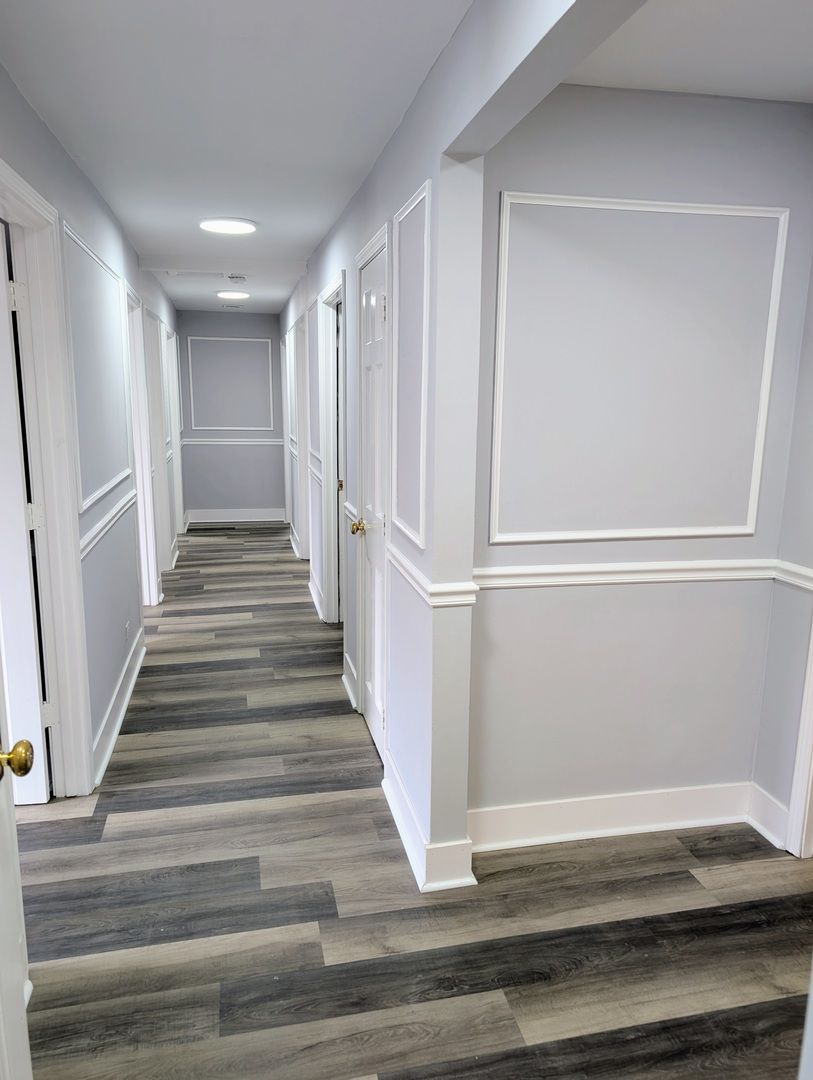 1S085 Summit Avenue, Oakbrook Terrace, IL 60181