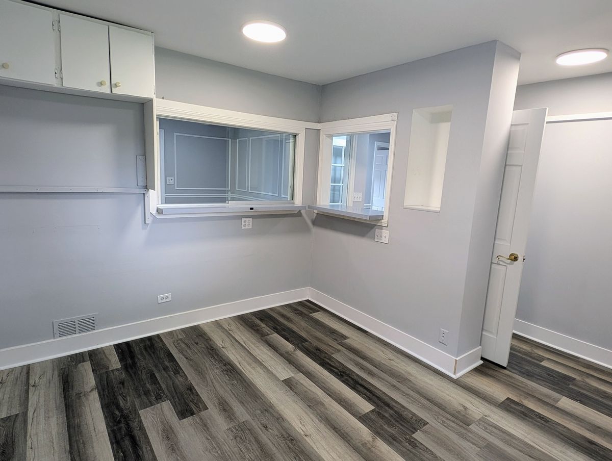 1S085 Summit Avenue, Oakbrook Terrace, IL 60181