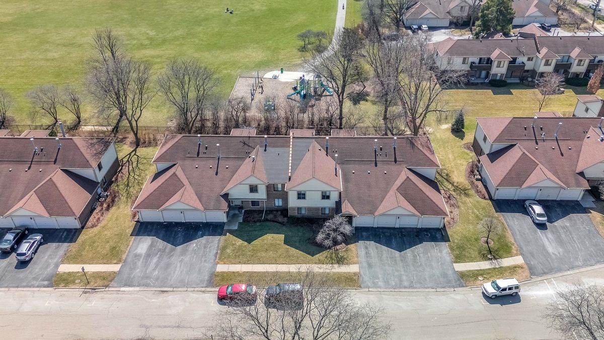 823 Coach Road, Palatine, IL 60074