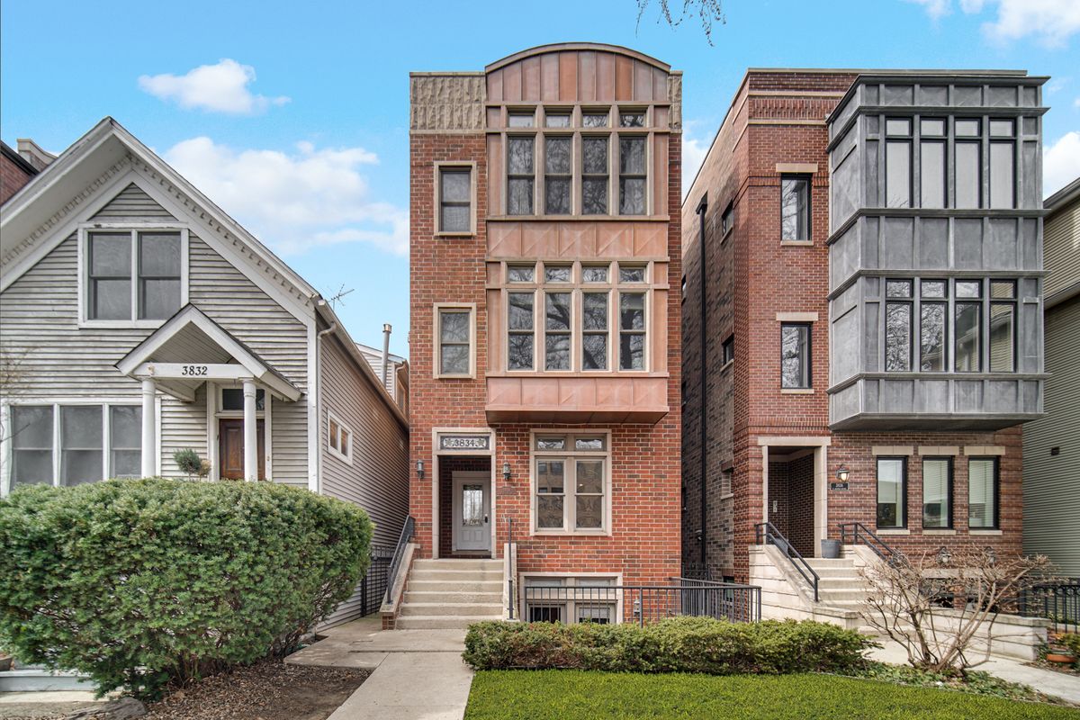 3834 JANSSEN Avenue, Chicago, IL 60613