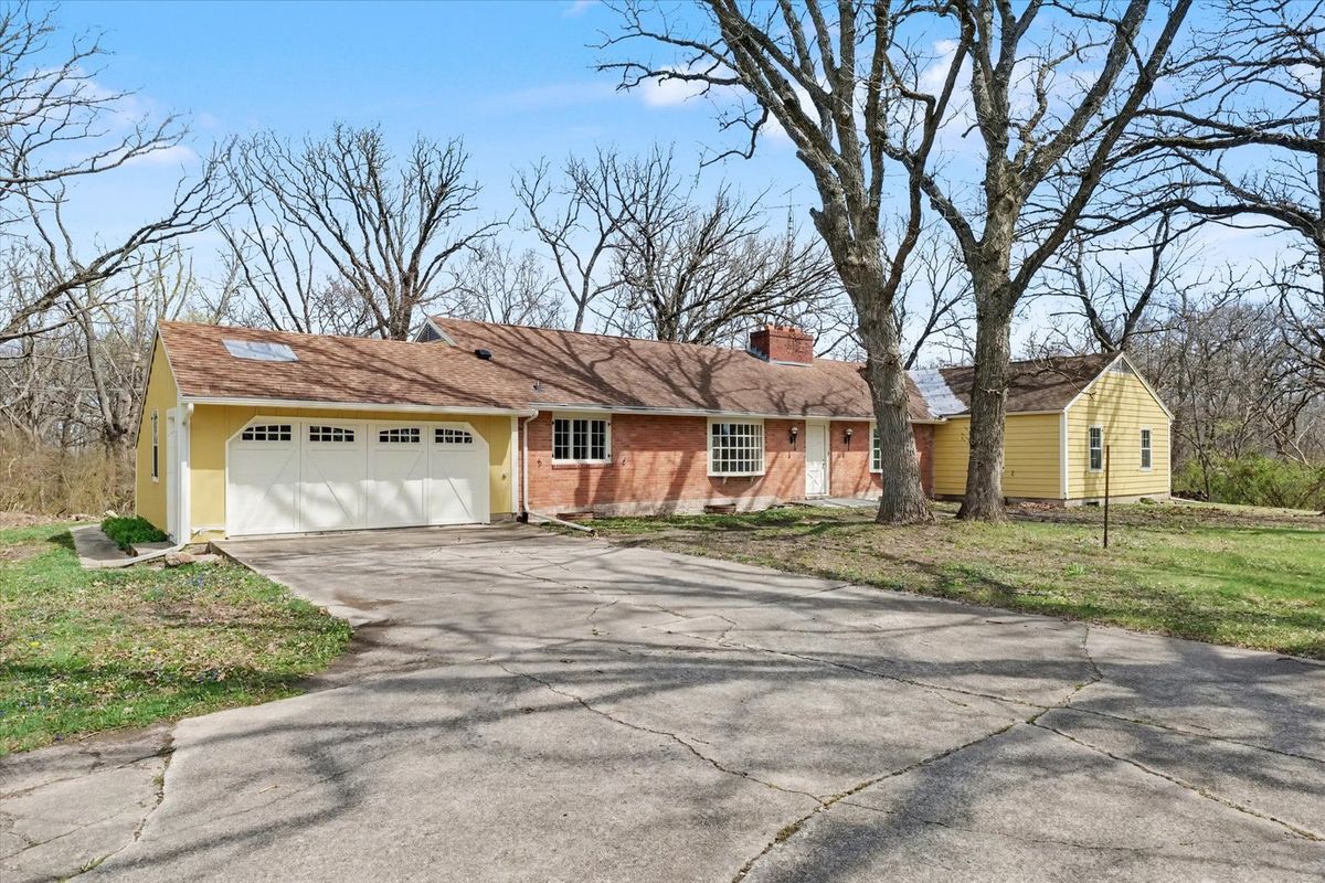 404 Oak Drive, Roberts, IL 60962