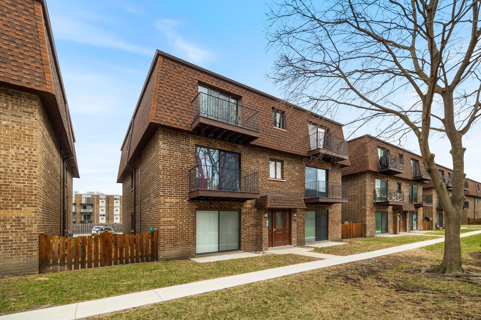 9813 BIANCO Terrace #D — Des Plaines, IL 60016