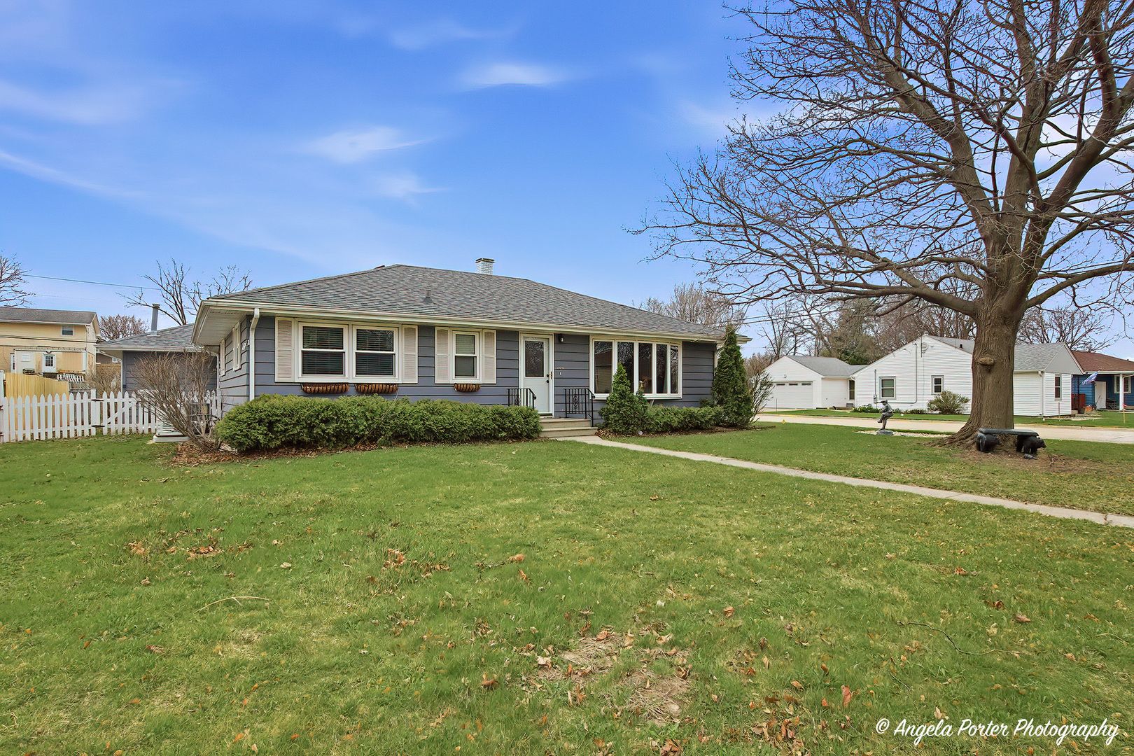 201 Panama Avenue — Hampshire, IL 60140