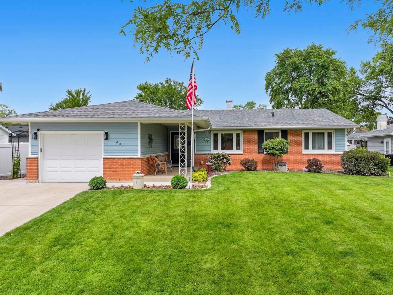 801 Delphia Avenue — Elk Grove Village, IL 60007