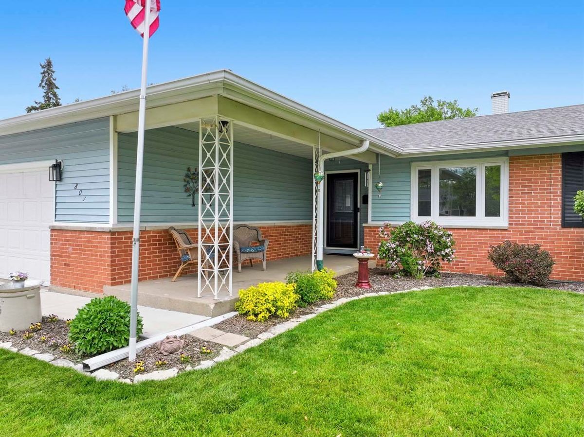 801 Delphia Avenue, Elk Grove Village, IL 60007