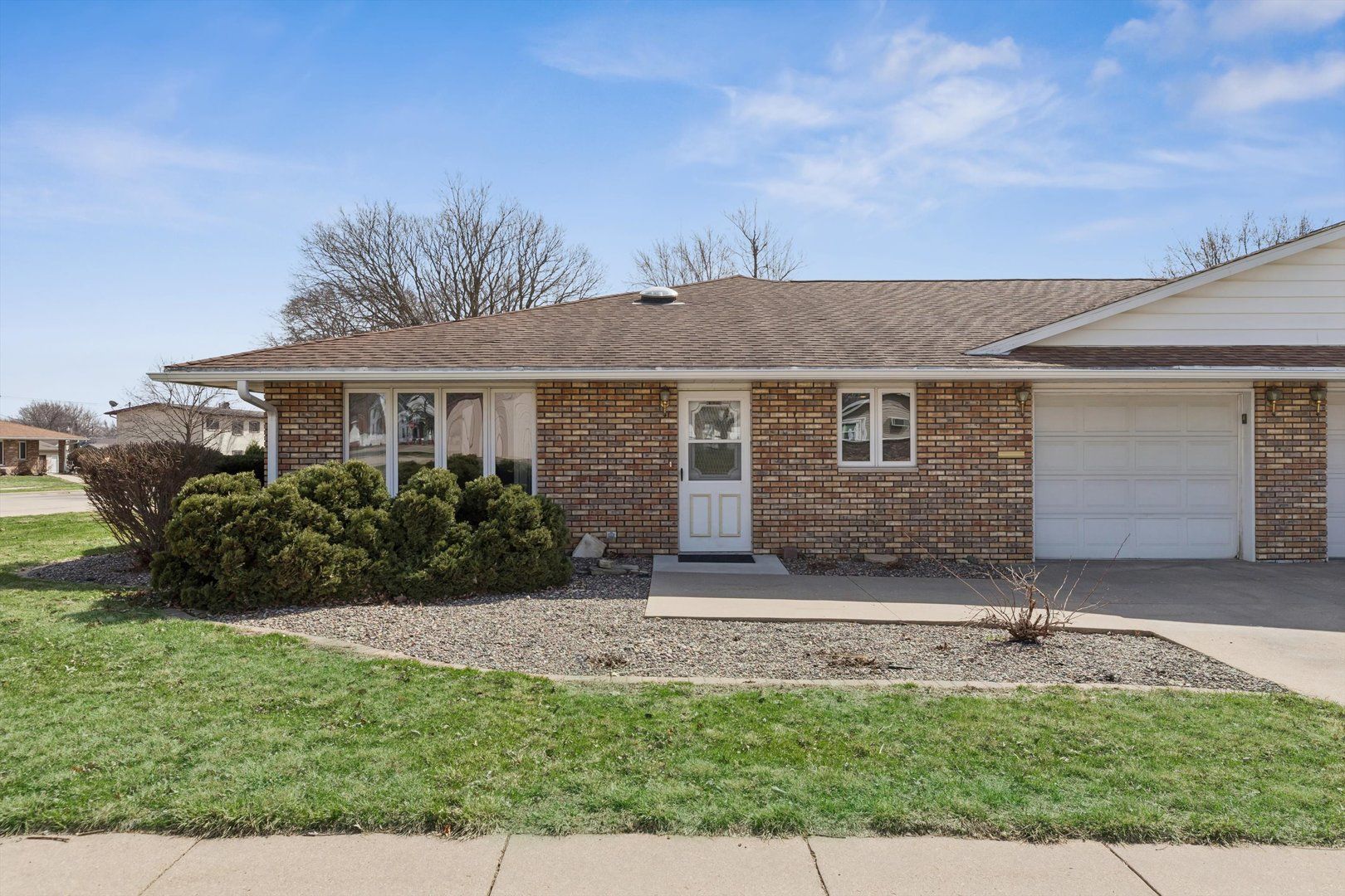 621 4th Avenue #3 — De Witt, IA 52742