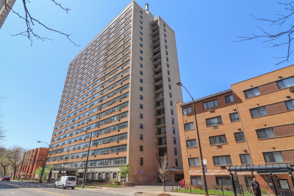 6030 N Sheridan Road #2011 — Chicago, IL 60660