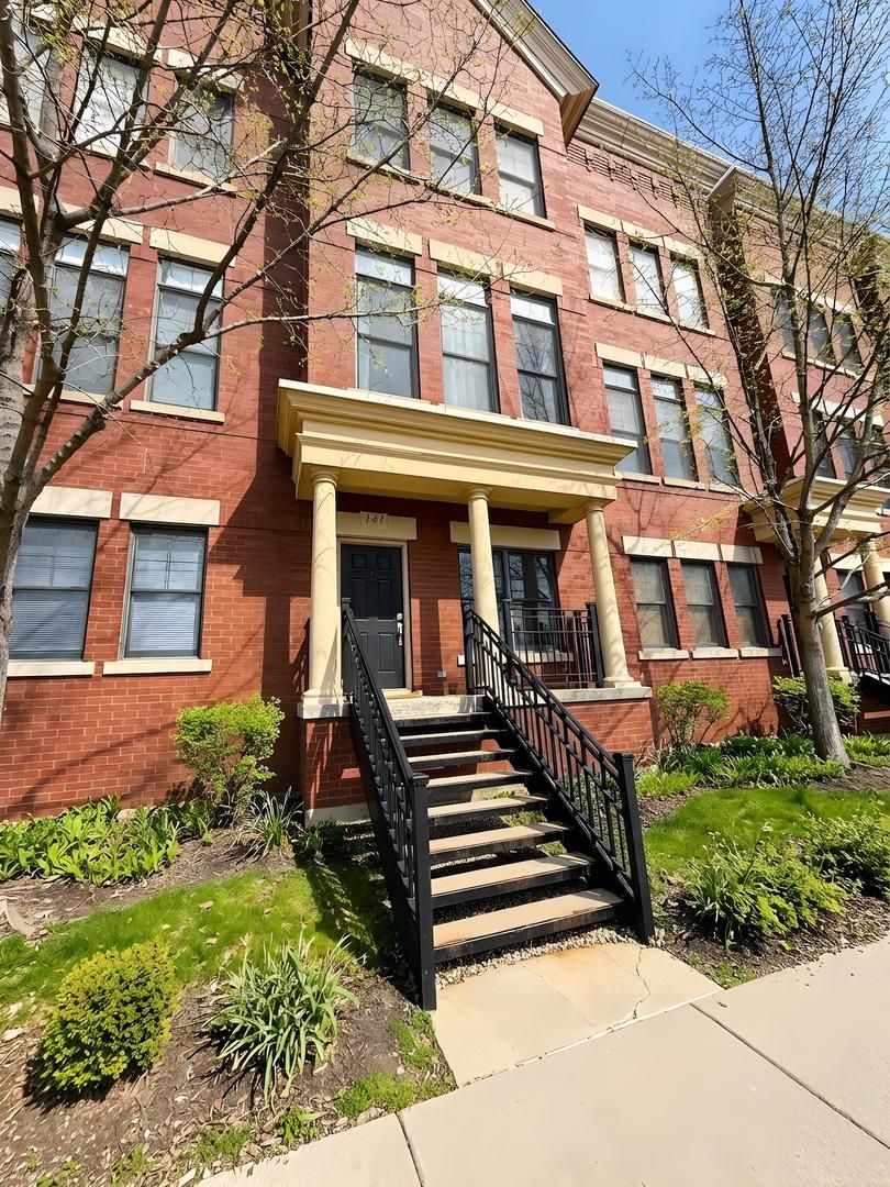141 S Grove Avenue — Elgin, IL 60120
