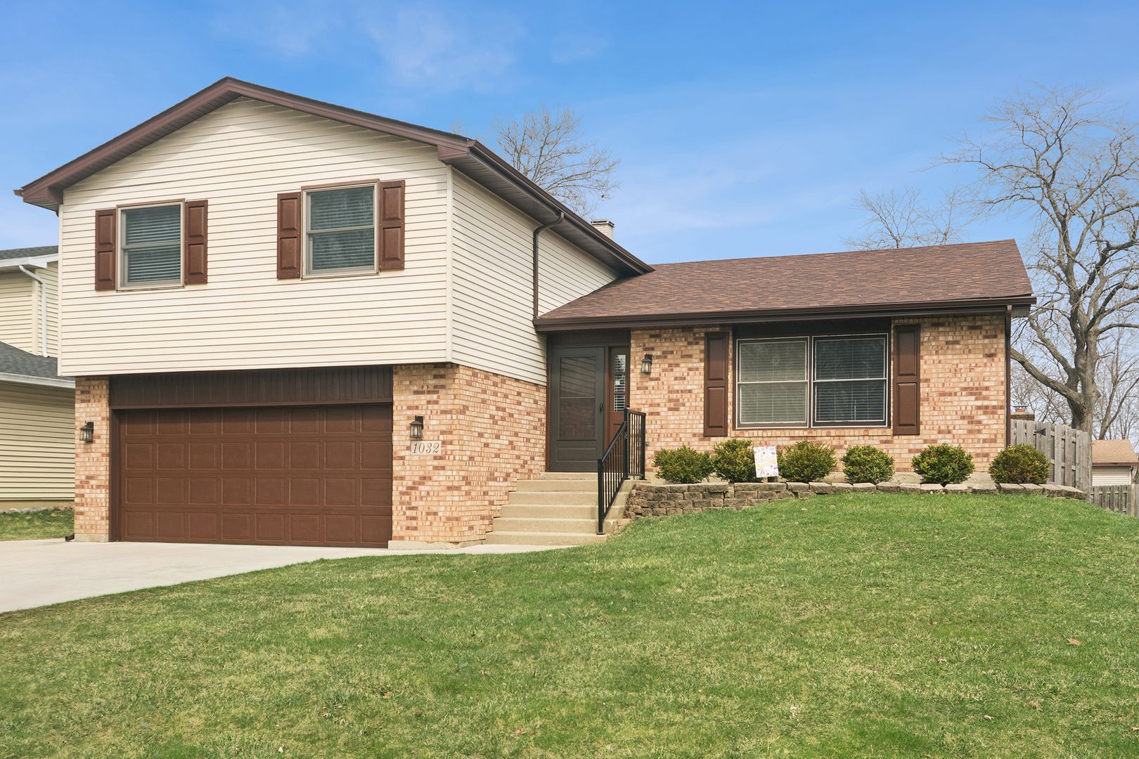 1032 W Park Place Drive — Bartlett, IL 60103