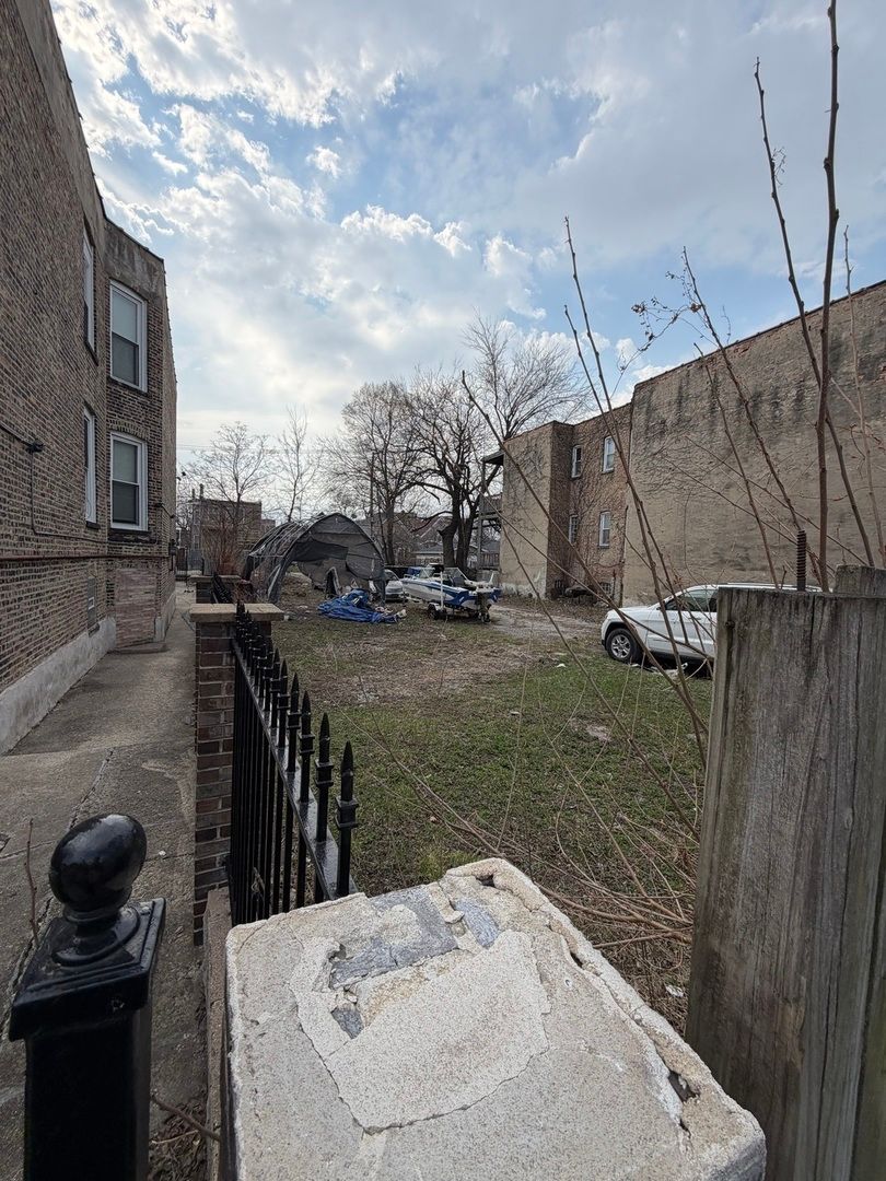 4021 Jackson Boulevard, Chicago, IL 60624