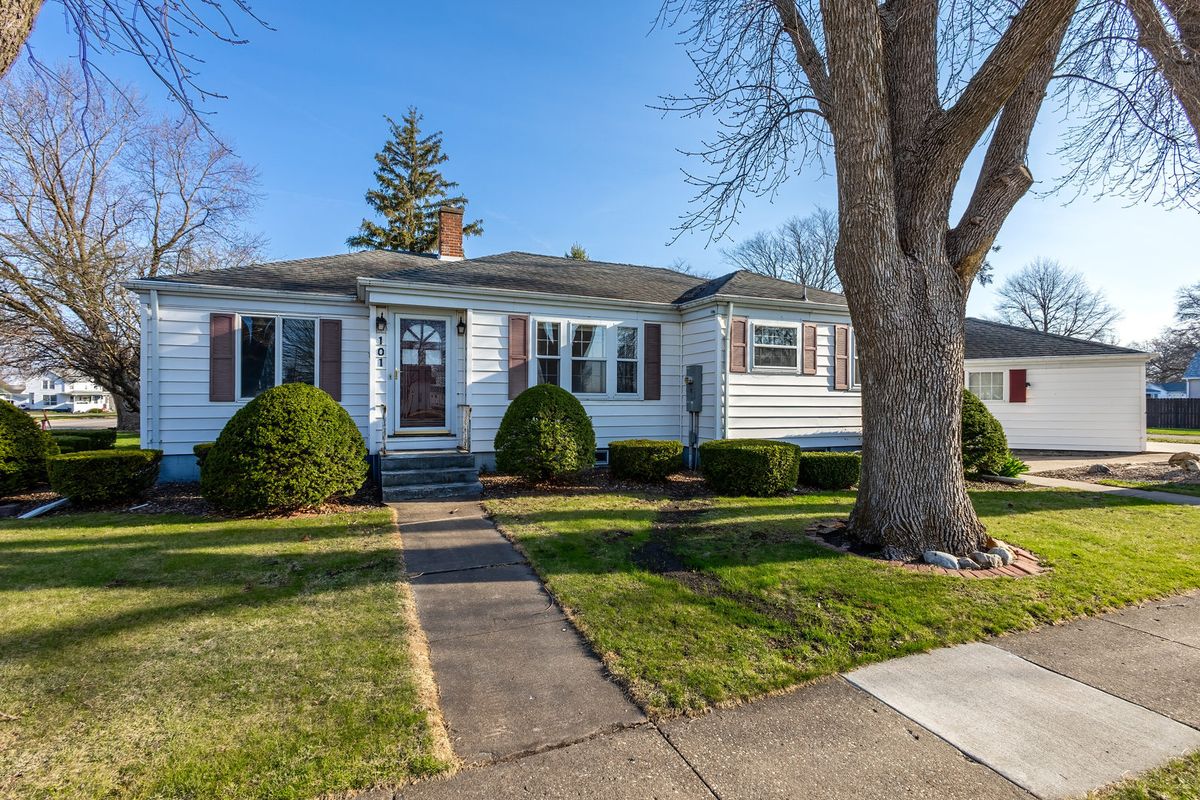 101 D Street, Alpha, IL 61413