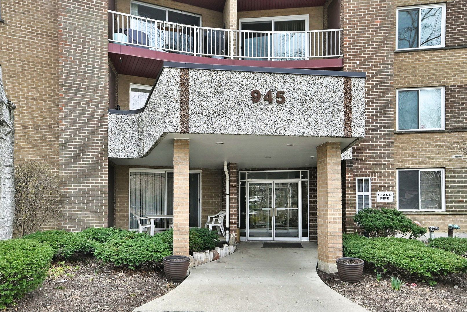 945 Kenilworth Avenue — Palatine, IL 60074