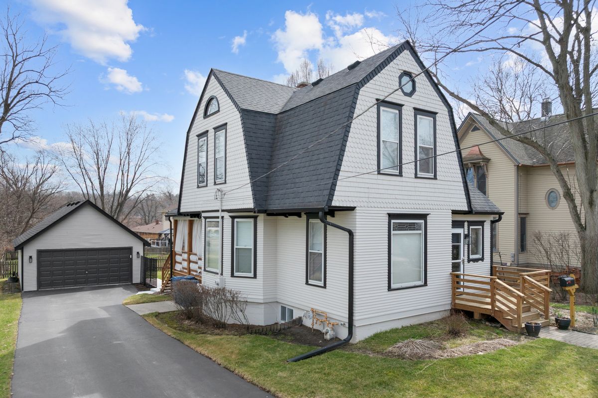 313 1st Street, West Dundee, IL 60118