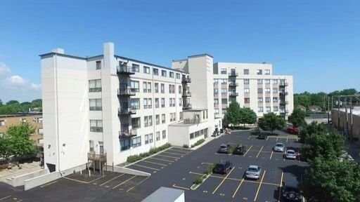 2451 W Howard Street #212 — Chicago, IL 60645