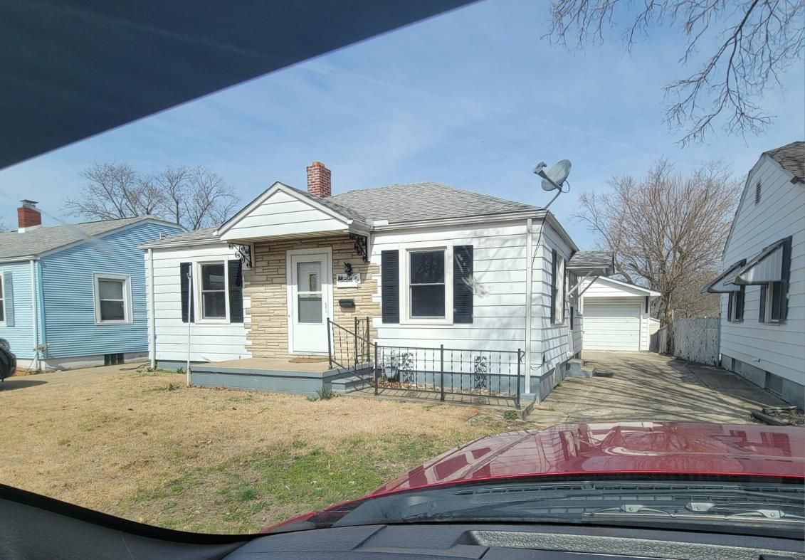 1430 E Vanderhoof Street — Decatur, IL 62521