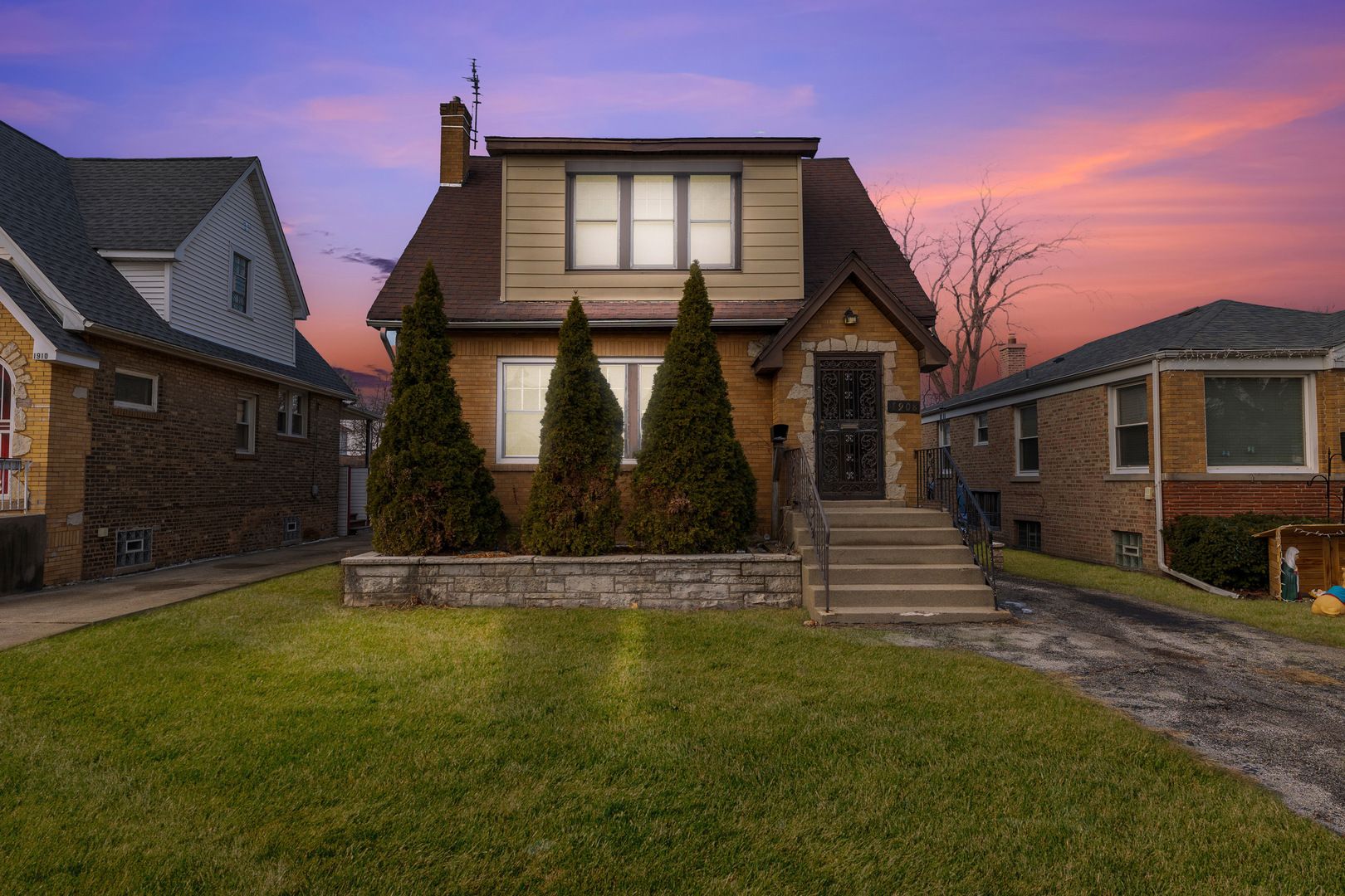 1908 S 23rd Avenue — Maywood, IL 60153