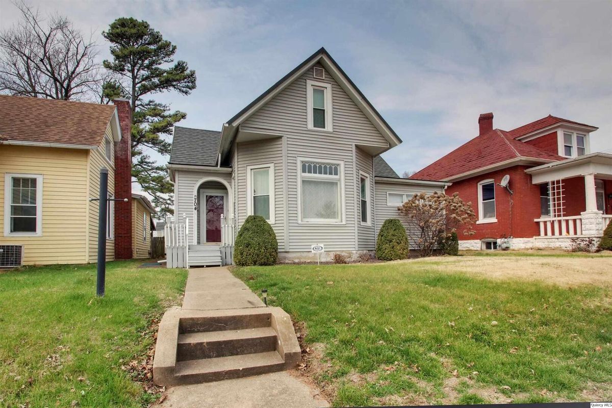 704 16th Street, Quincy, IL 62301
