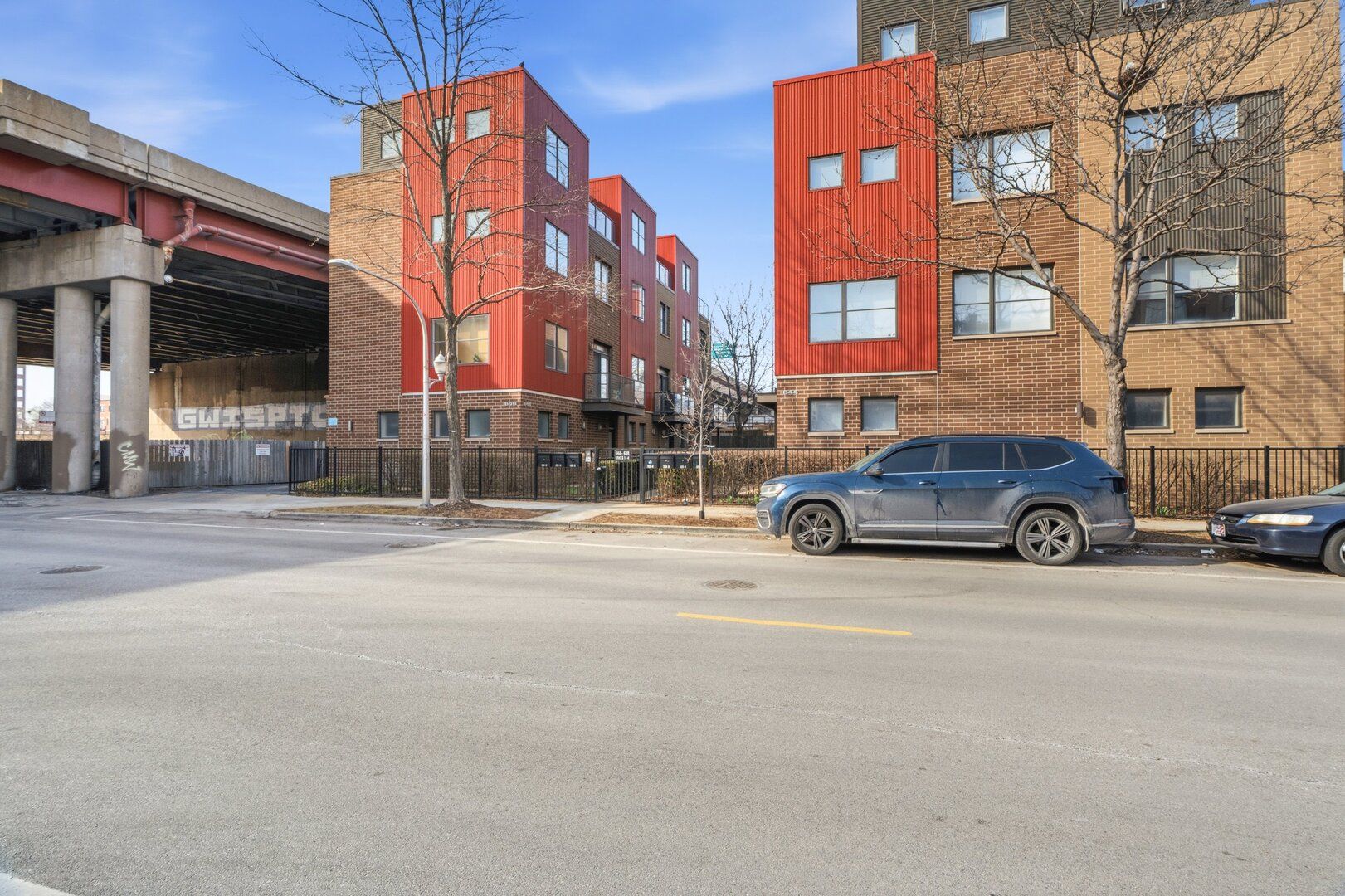 648 W 16th Street #2 — Chicago, IL 60616