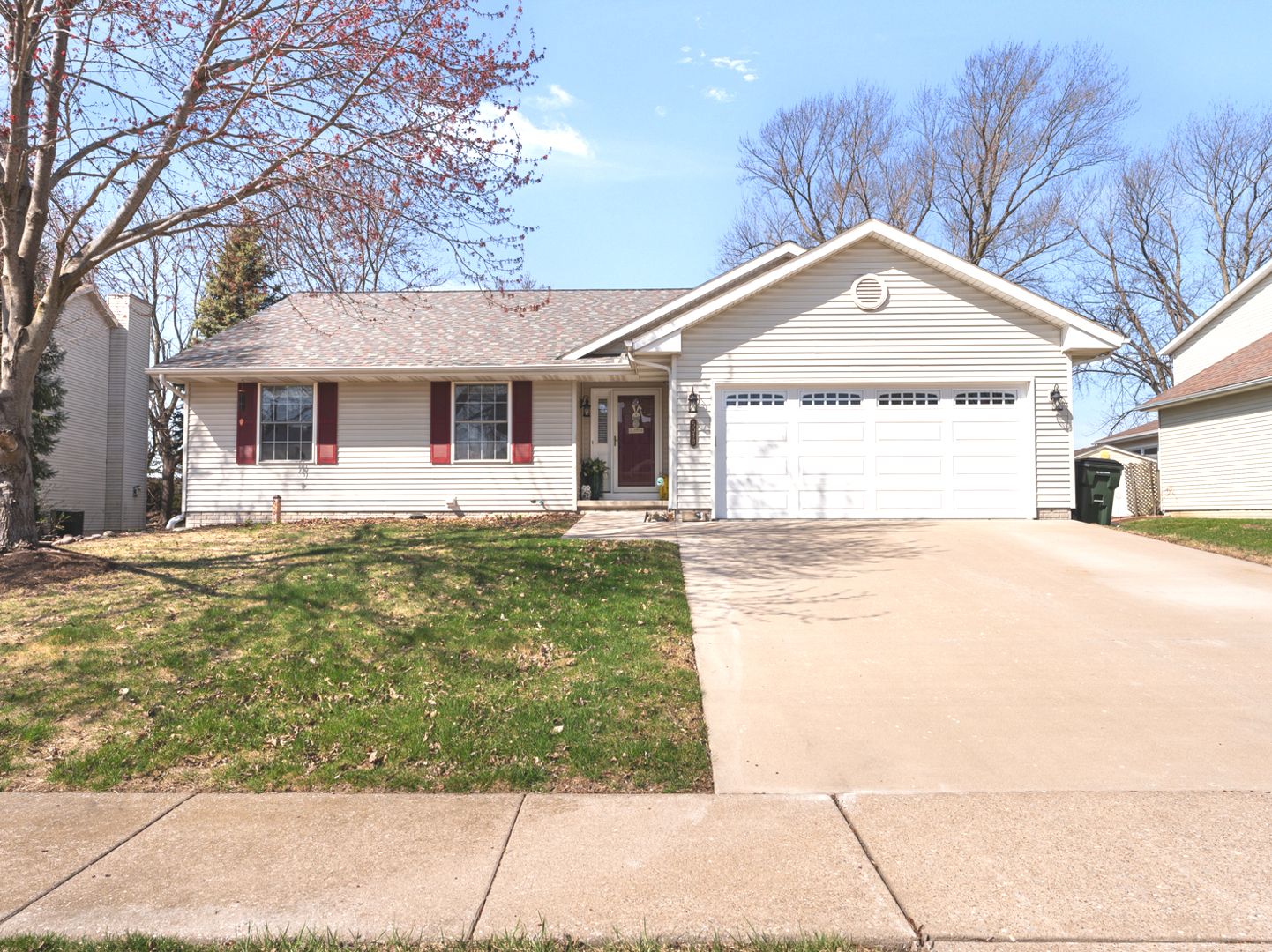 5018 Coventry Court — Davenport, IA 52807