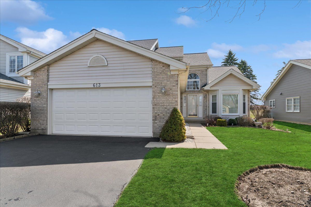 613 Rose Lane — Bartlett, IL 60103