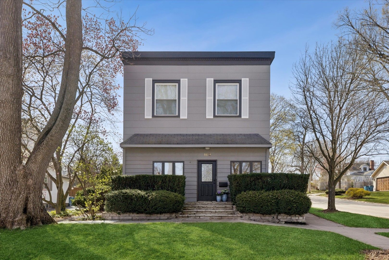 102 S Quincy Street — Hinsdale, IL 60521