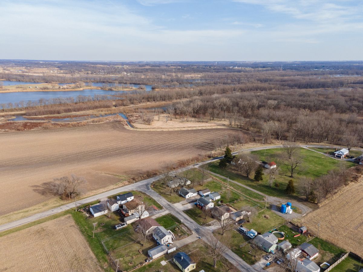 17122 10TH Avenue, Carbon Cliff, IL 61239