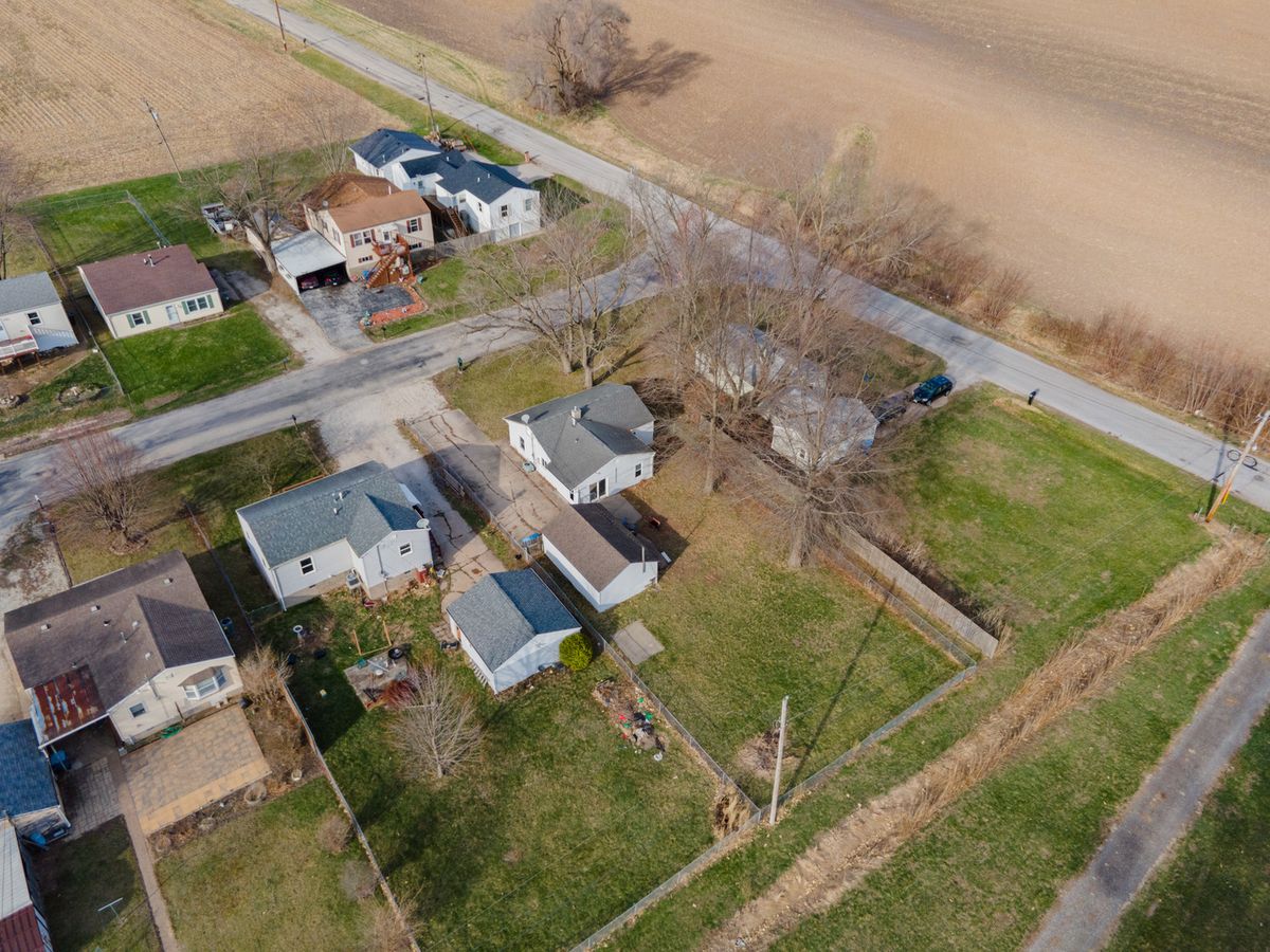 17122 10TH Avenue, Carbon Cliff, IL 61239