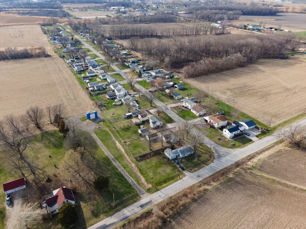 17122 10TH Avenue, Carbon Cliff, IL 61239