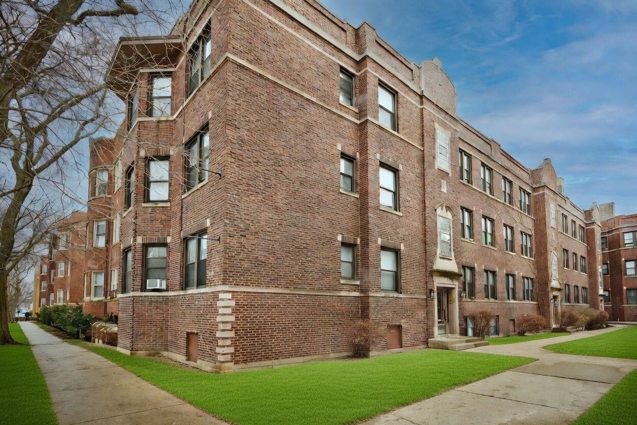 1355 W Touhy Avenue #2N — Chicago, IL 60626