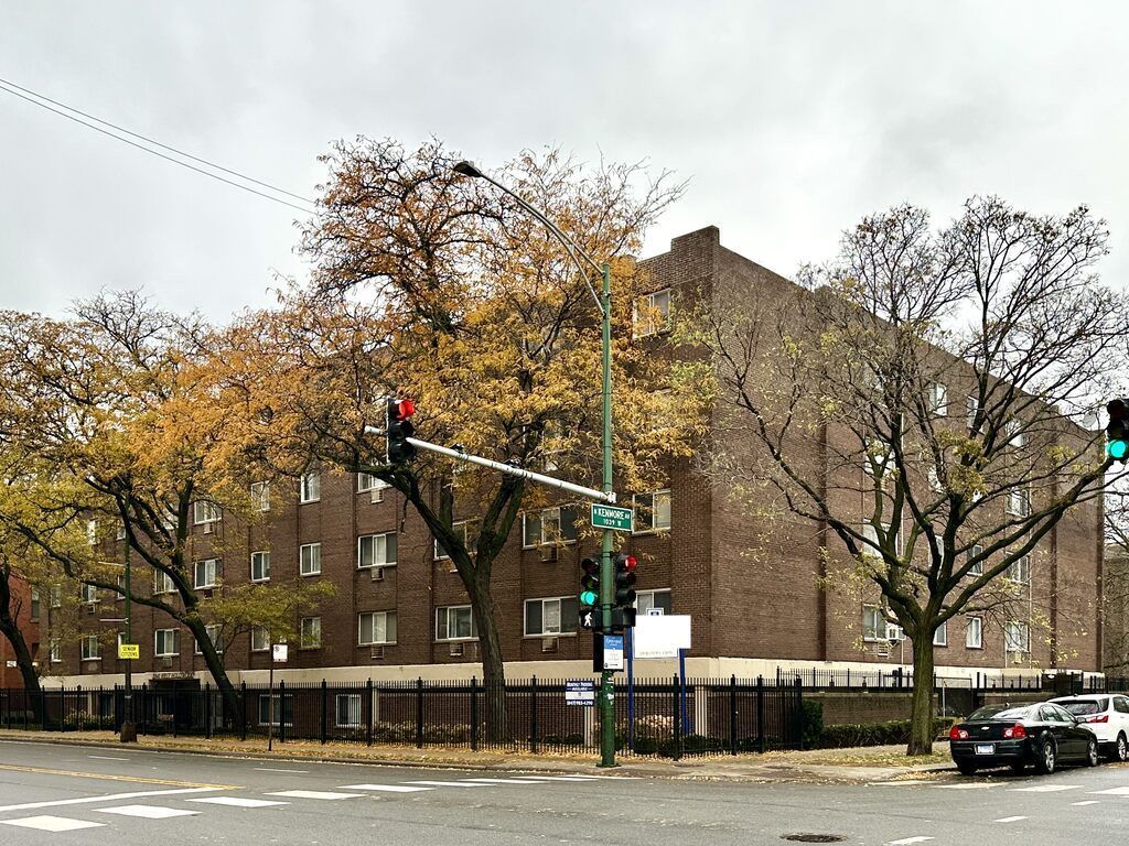 1040 HOLLYWOOD Avenue, Chicago, IL 60660