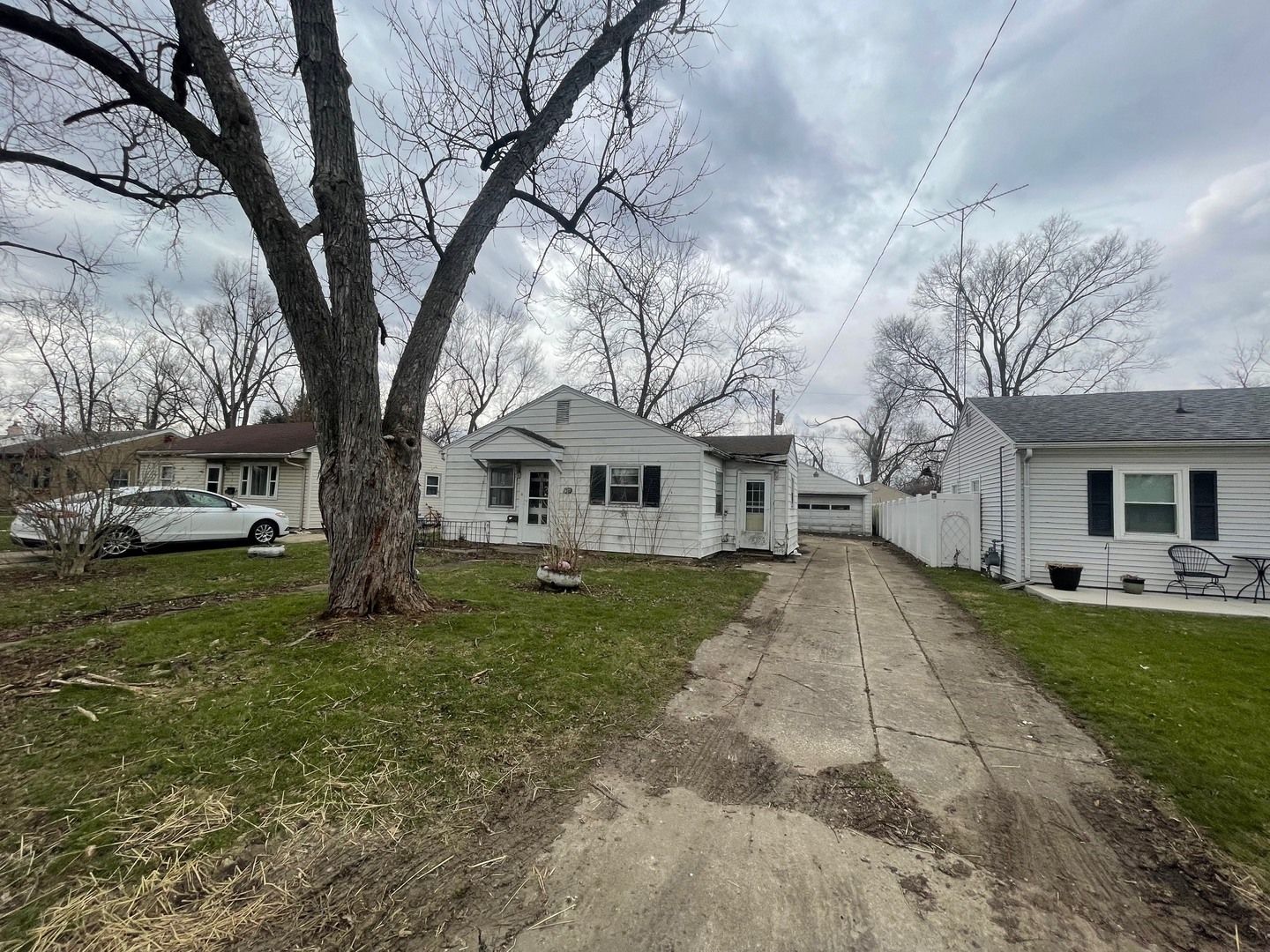 725 Webster Circle E — Kankakee, IL 60901