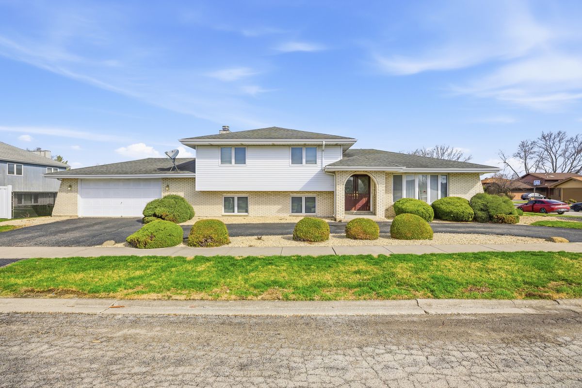 20152 Juniper Avenue, Lynwood, IL 60411