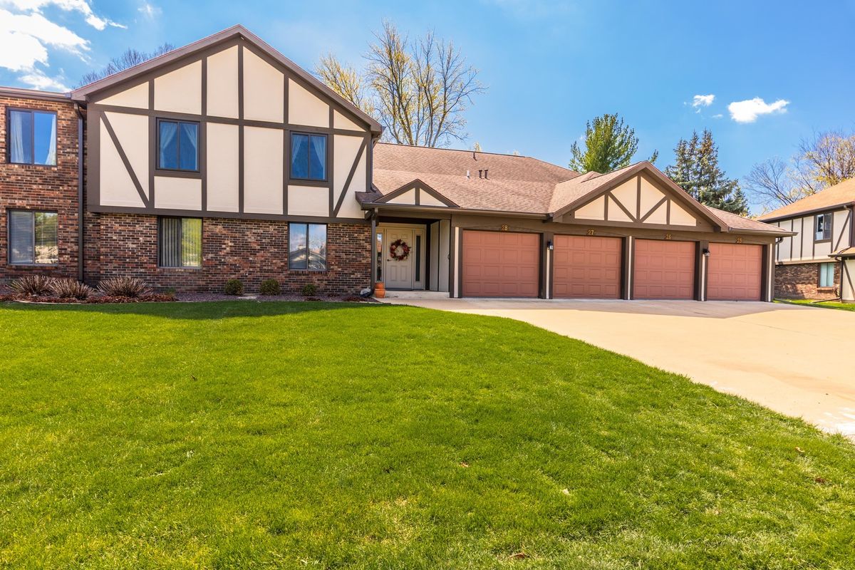 27 Brandywine Court, Bloomington, IL 61704