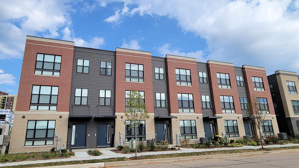 392 Summit Circle, Lombard, IL 60148